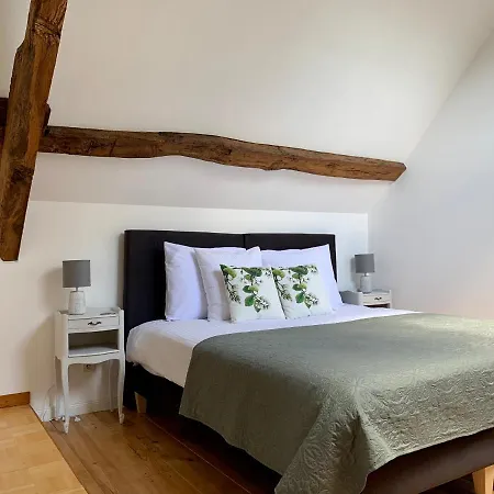 Feriehus Au Coin Des Arbres Biron (Dordogne)